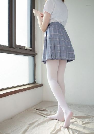 红唇滚滚